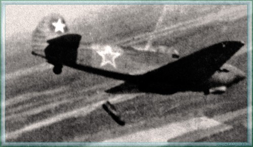 Як-9Б сбрасывает бомбу