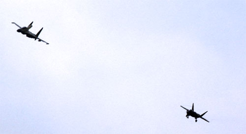Стелс-истребитель J-31 сопровождает самолет J-11BS Полет самолета J-31 сопровождал истребитель J-11BS