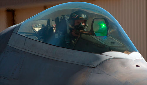 Пилот самолета F-22 Raptor Пилот